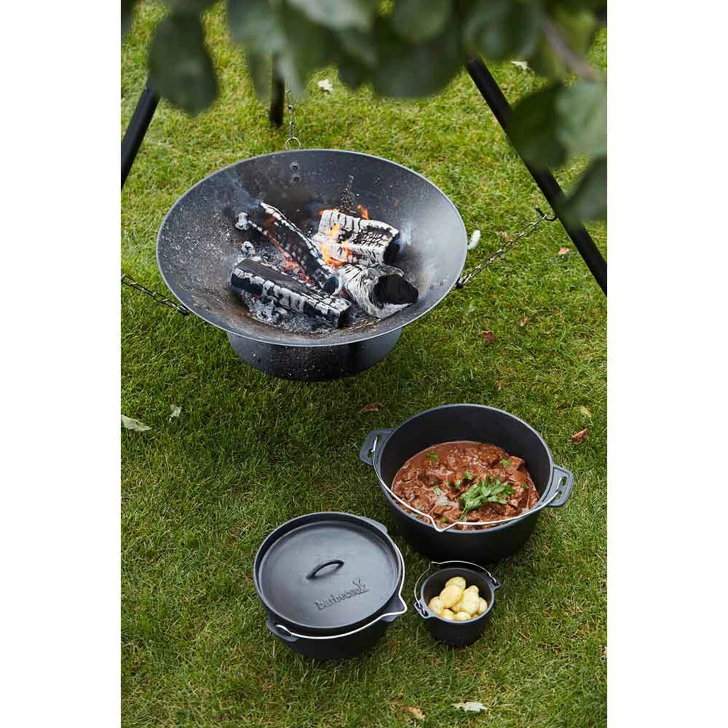 Brasero Junko ø60 Cm Fonte + Trépied + Grille Acier Chromé + Housse - Barbecook 7 Brasero Junko ø60 Cm Fonte + Trépied + Grille Acier Chromé + Housse - Barbecook – Image 5